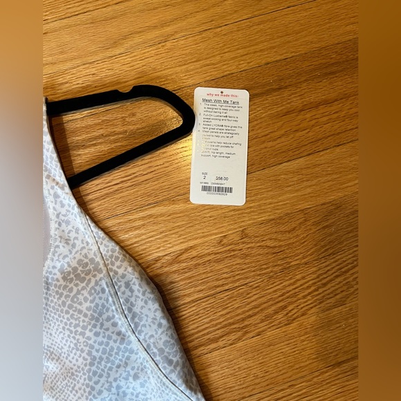 Lululemon Mesh with me Tank - white- size 2- great condition - Picture 5 of 9